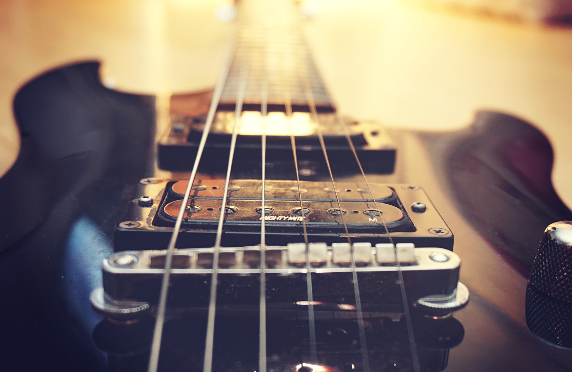 close-up-of-guitar-258288.jpg